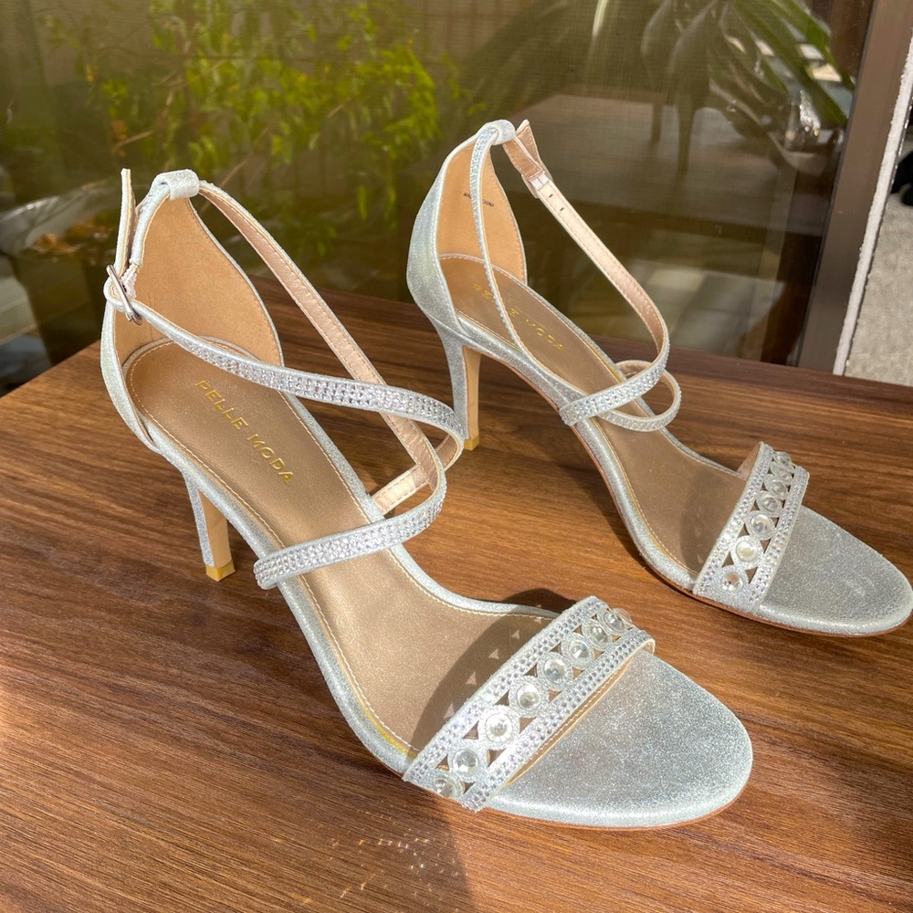 Pelle Moda strappy high heel- Size 8.5
